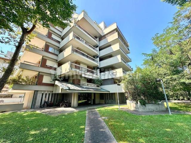 Appartamento in vendita di 255 m² in Viale Flavio Gioia