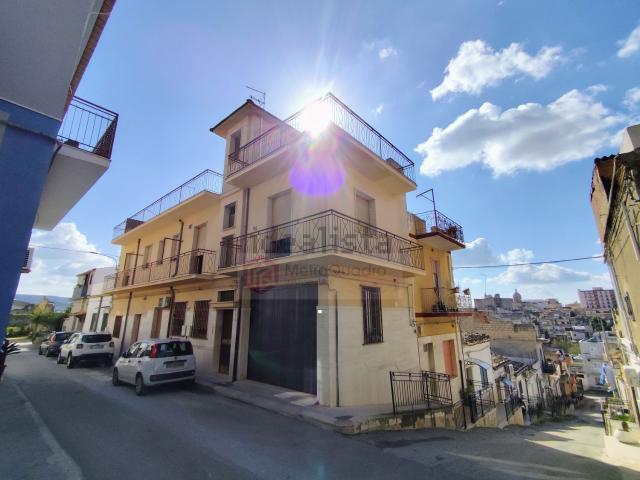 Appartamento in vendita di 256 m² in Via Colle D&apos Oro