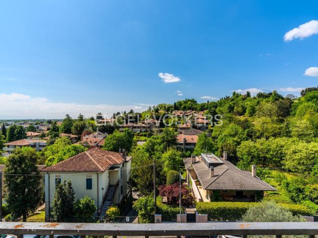 Appartamento in vendita di 256 m² in Via Generale Armando Diaz