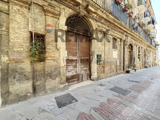 Appartamento in vendita di 256 m² in Via Giuseppe Garibaldi, 34