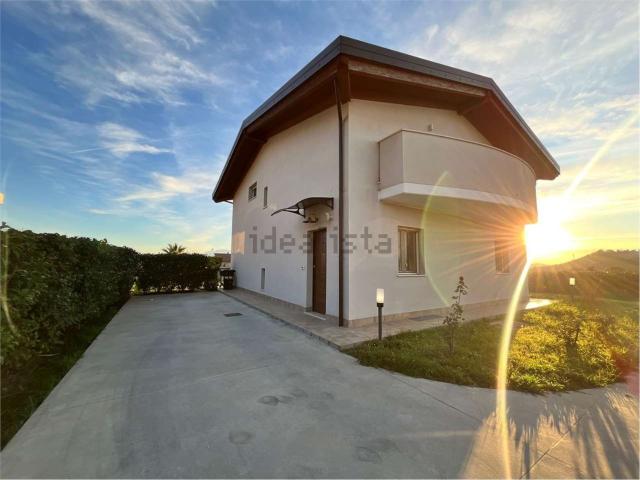 Appartamento in vendita di 256 m² in Via Giorgio La Pira, 20
