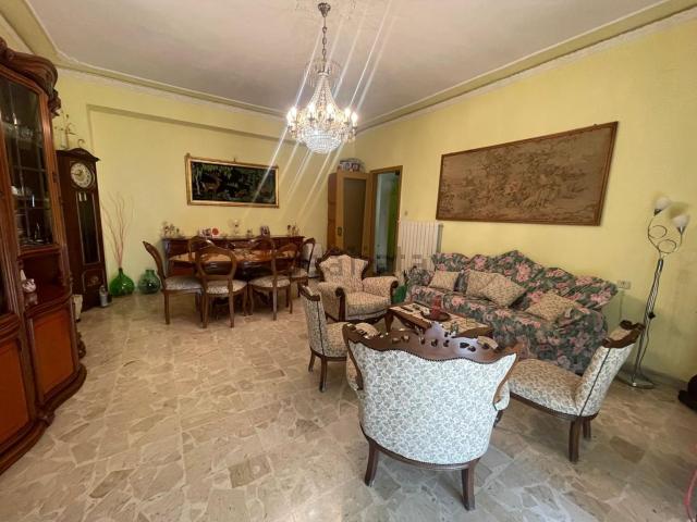 Appartamento in vendita di 256 m² in Via D. Genovese, 1