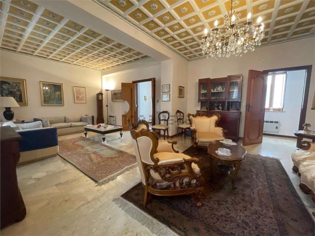 Appartamento in vendita di 256 m² in Via Papa Stefano IV, 1
