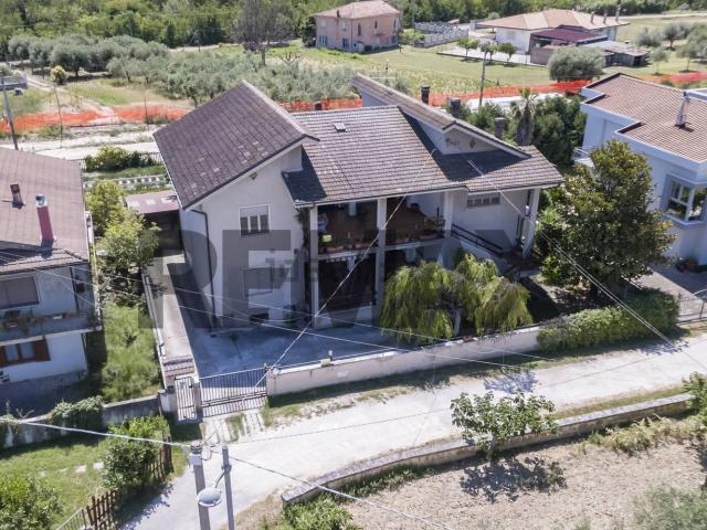 Appartamento in vendita di 257 m² in Via delle Nazioni Unite, 34