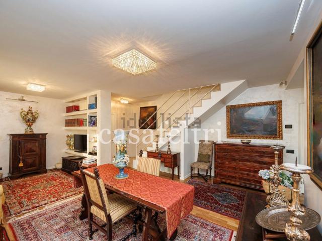 Appartamento in vendita di 257 m² in Via F. Corridoni, 24