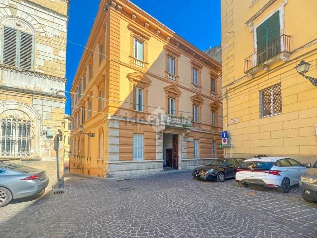 Appartamento in vendita di 257 m² in Piazza Umberto I, 7