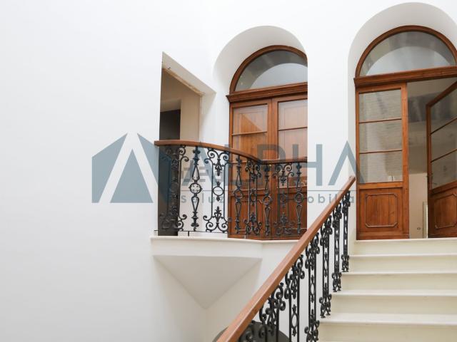 Appartamento in vendita di 258 m² in Via Carbonari