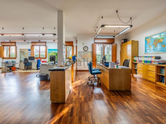 Appartamento in vendita di 258 m² in Via Papina, 8