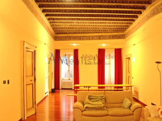 Appartamento in vendita di 259 m² in Corso Cavour, 1