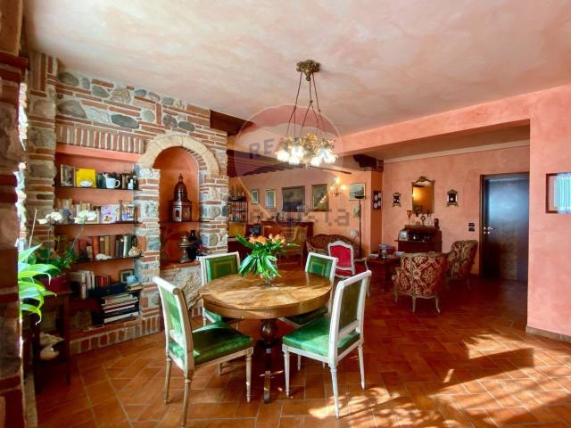 Appartamento in vendita di 200 m² in Via Colombare, 1