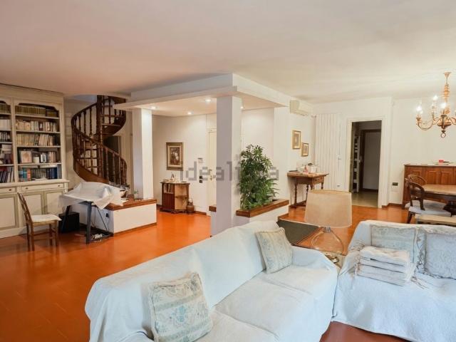 Appartamento in vendita di 260 m² in Via Bologna