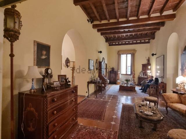 Appartamento in vendita di 260 m² in Via dei Federighi
