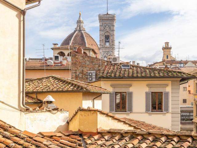 Appartamento in vendita di 260 m² in Via dei Rondinelli