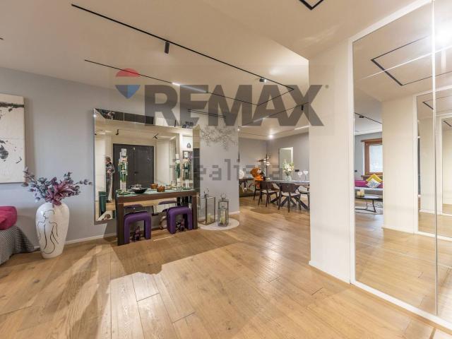 Appartamento in vendita di 260 m² in Via della Marcigliana, 747