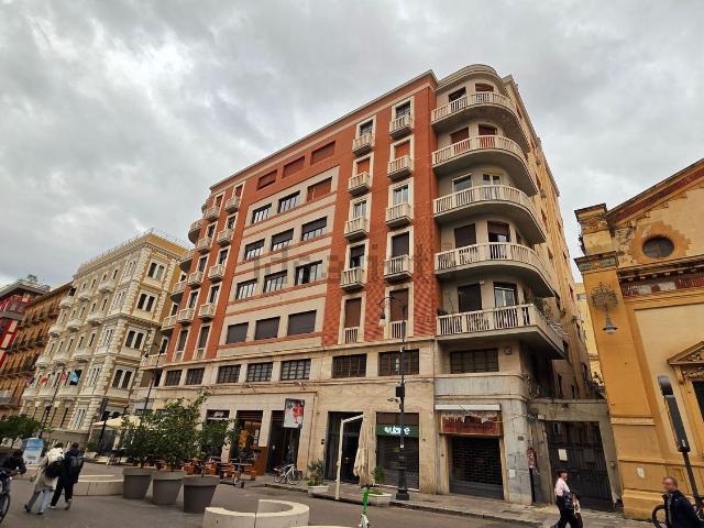 Appartamento in vendita di 260 m² in Via Emerico Amari