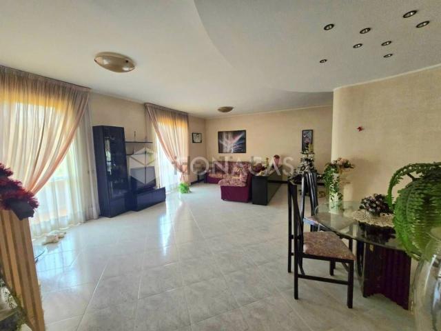 Appartamento in vendita di 260 m² in Via Firenze