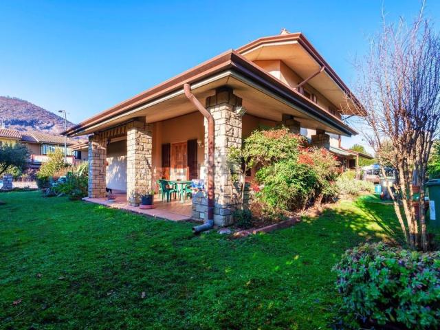 Appartamento in vendita di 260 m² in Via Fratelli Cervi, 26