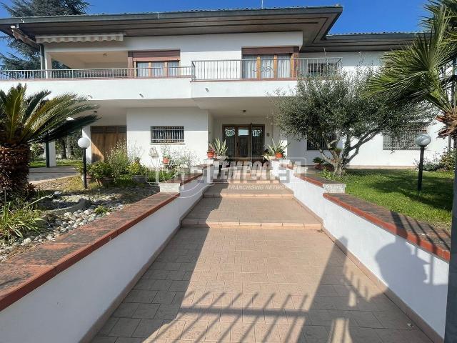 Appartamento in vendita di 260 m² in Via Monte Grappa, 9