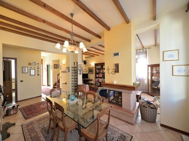 Appartamento in vendita di 260 m² in Via Madonna degli Angeli
