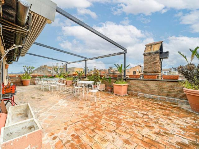 Appartamento in vendita di 260 m² in Via Santissima Maria Liberatrice, 5
