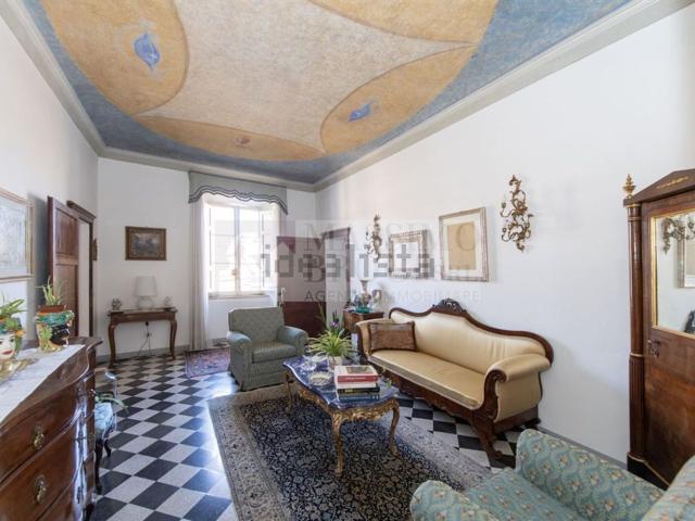 Appartamento in vendita di 260 m² in Via Stalloreggi