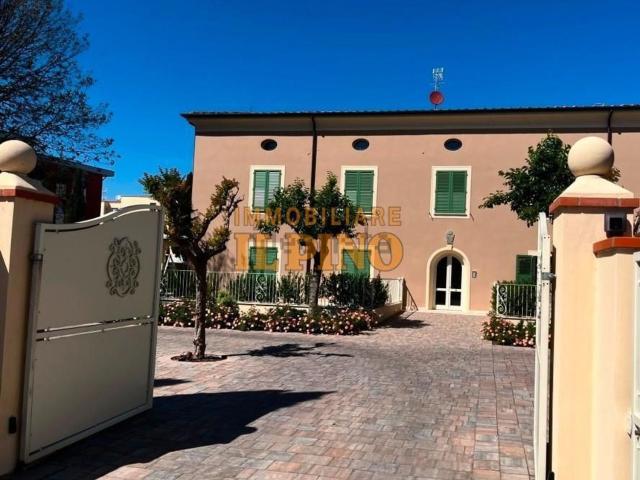 Appartamento in vendita di 260 m² in Via Tosco Romagnola