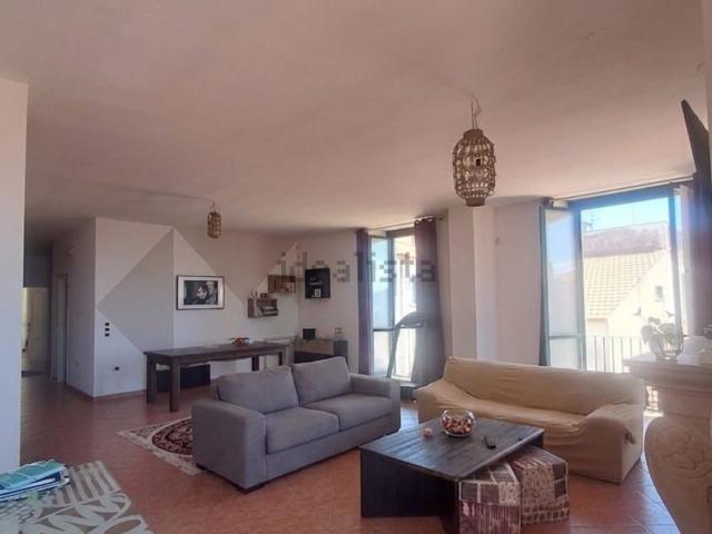 Appartamento in vendita di 260 m² in Via Umberto Grieco, 15