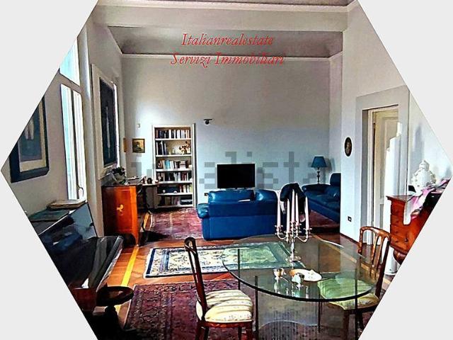 Appartamento in vendita di 260 m² in Via Vittorio Alfieri