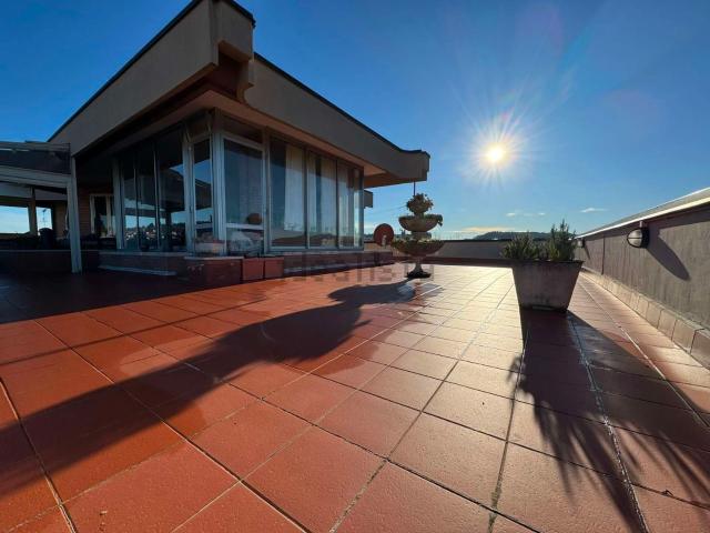 Appartamento in vendita di 260 m² in Viale Guglielmo Marconi, 66