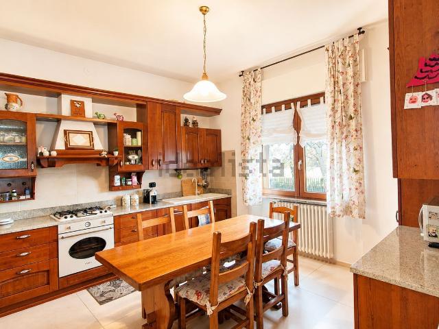 Appartamento in vendita di 260 m² in Viale Lombardia, 70