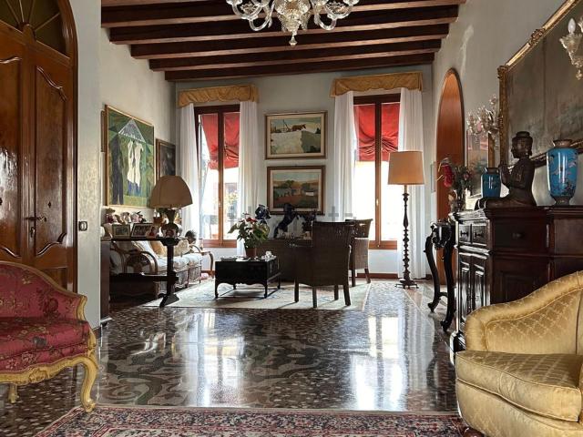 Appartamento in vendita di 260 m² in Calle S. Antonio