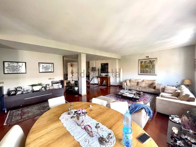 Appartamento in vendita di 260 m² in Piazza Europa, 14