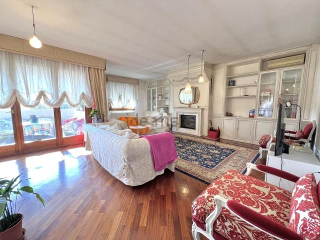 Appartamento in vendita di 261 m² in Via Forche, 14