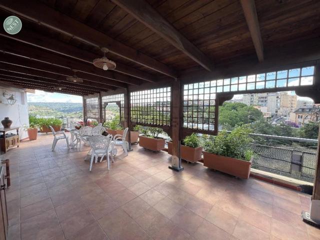 Appartamento in vendita di 261 m² in Via Savoia, 17