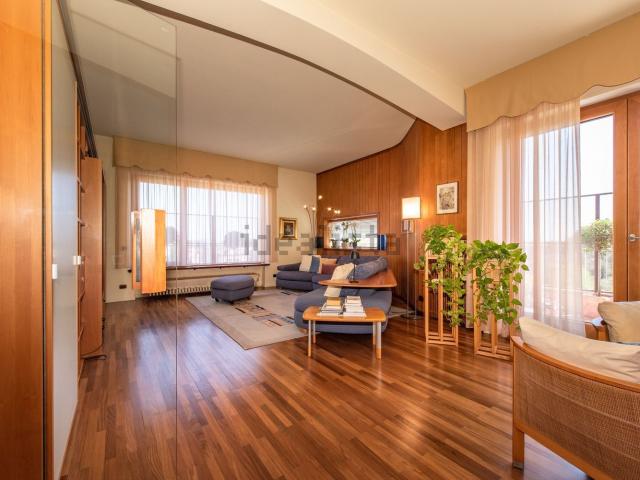 Appartamento in vendita di 261 m² in Via Sant&apos Imerio