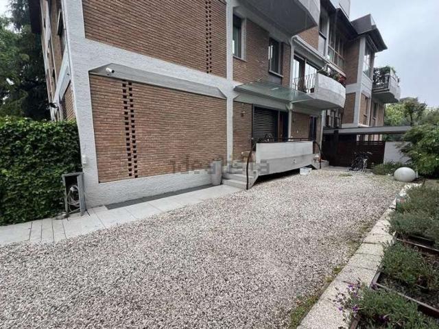Appartamento in vendita di 261 m² in Viale Antonio Aldini
