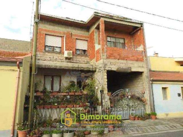 Appartamento in vendita di 262 m² in Via Grazia Deledda, 35