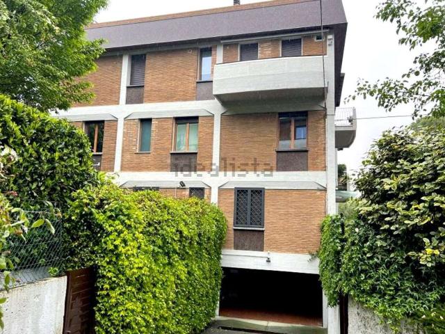 Appartamento in vendita di 262 m² in Viale Antonio Aldini