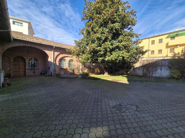 Appartamento in vendita di 263 m² in Via Fabio Filzi