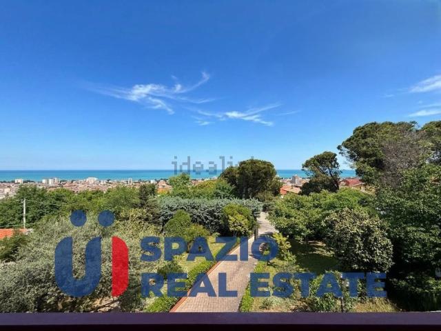 Appartamento in vendita di 264 m² in Via Abetone, 2