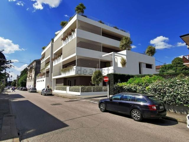 Appartamento in vendita di 265 m² in Via Cimone, 37