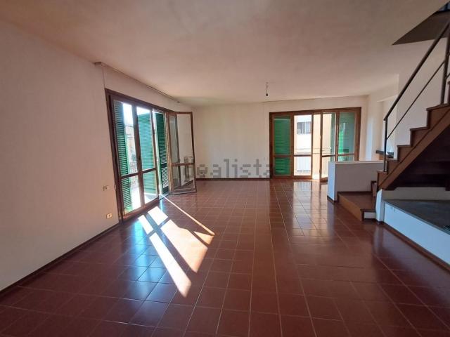 Appartamento in vendita di 265 m² in Via Giuseppe Giusti, 56038