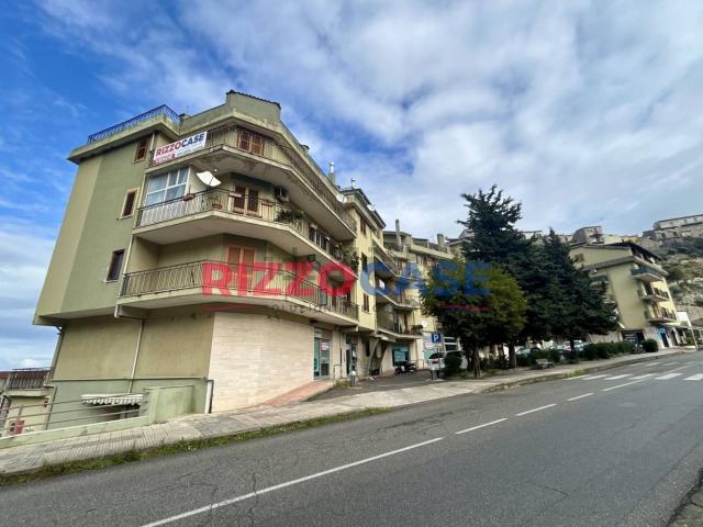 Appartamento in vendita di 265 m² in Via Giuseppe Rizzo