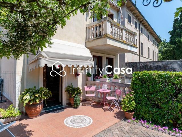 Appartamento in vendita di 265 m² in Via degli Alpini