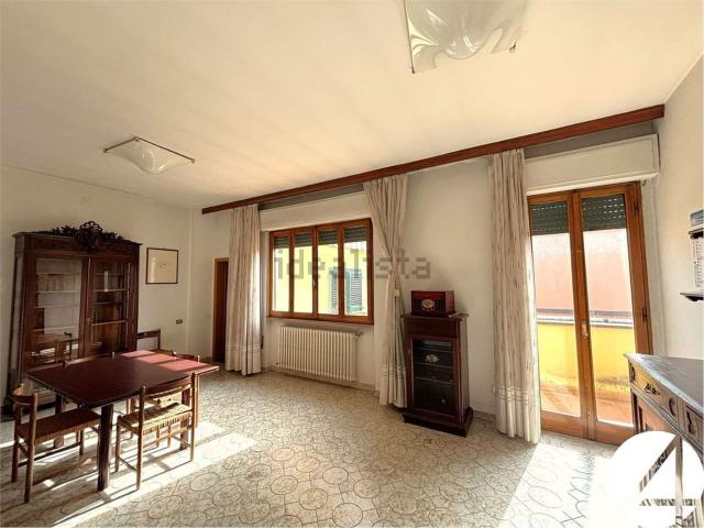 Appartamento in vendita di 265 m² in Via E. Colzi, 79