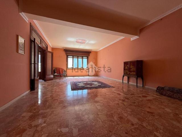 Appartamento in vendita di 266 m² in Via Santa Lucia al Parco, 9