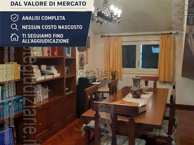 Appartamento in vendita di 267 m² in Via Aldo Moro, 38