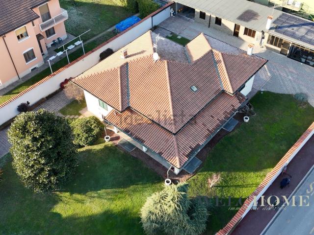 Appartamento in vendita di 267 m² in Via Federico Bosi