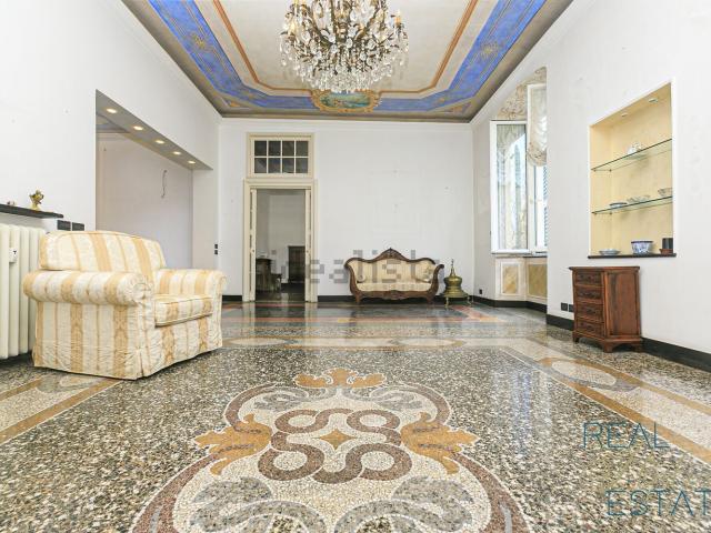 Appartamento in vendita di 268 m² in Via Corsica