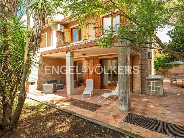 Appartamento in vendita di 268 m² in Via Cassia